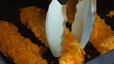 Crispy chicken tenders coated with Achari Masti chips and served with kasundi dip